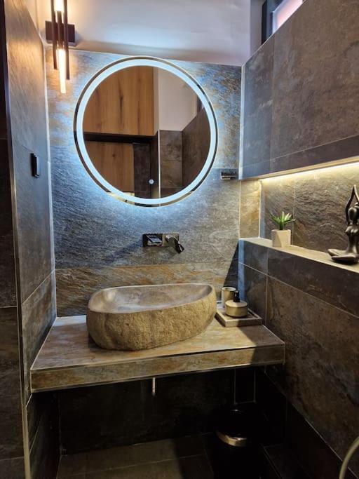 Biblioteka Spa Suite Belgrad Exteriör bild